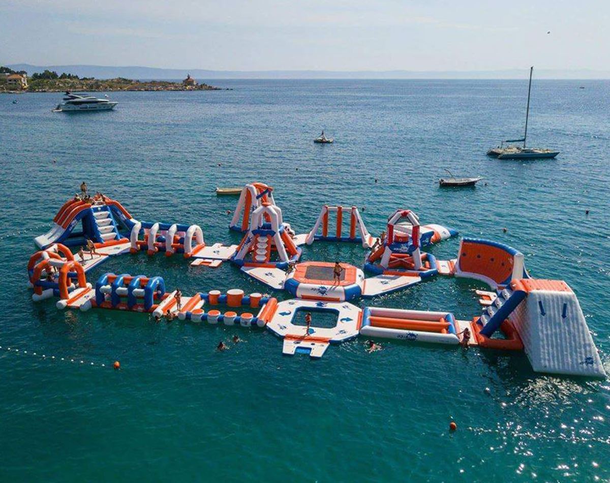 Customized Inflatable water park